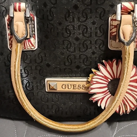 Guess purse - Picture 8 of 14